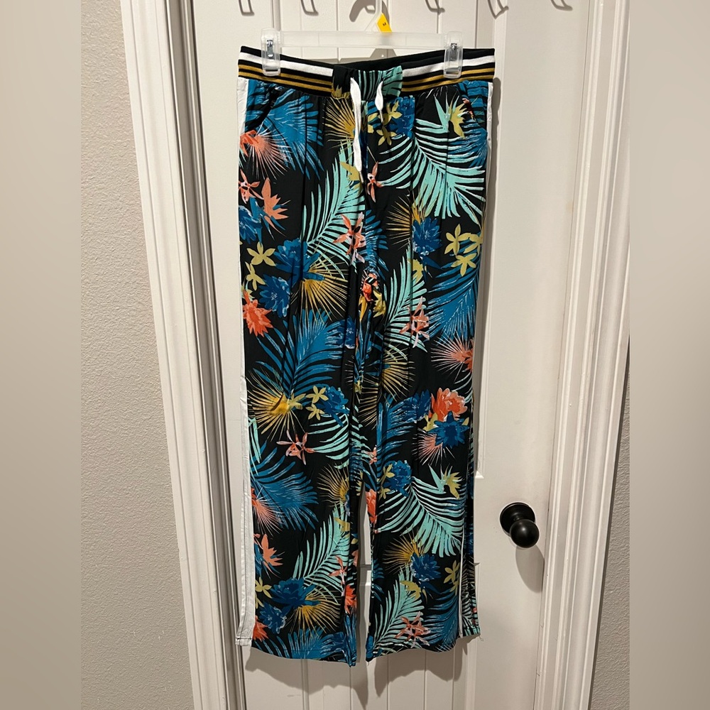 Women’s sz Large New Look Multicolor Tropical Print Pants